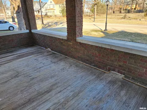 1035 N 6th St, Springfield, IL 62702 photo 5