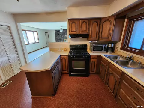 1035 N 6th St, Springfield, IL 62702 photo 15
