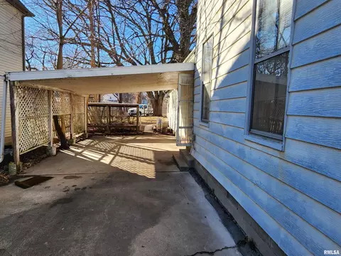 1035 N 6th St, Springfield, IL 62702 photo 6