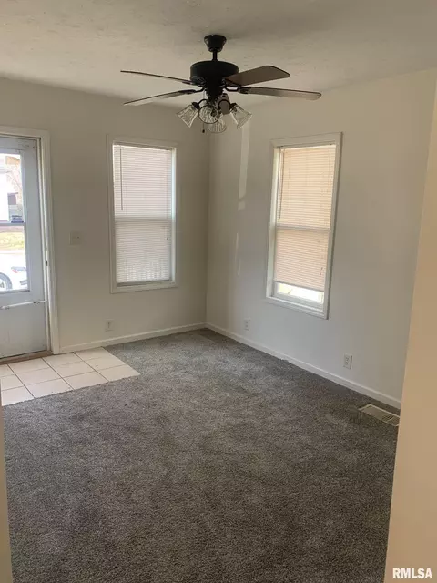 1210 Poole St, Springfield, IL 62702 photo 2