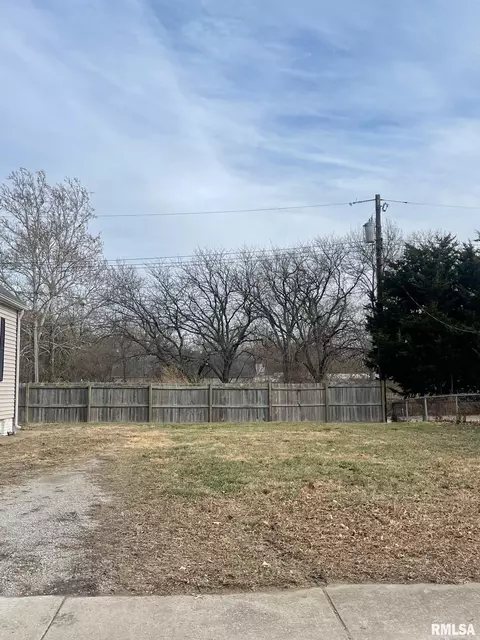 1210 Poole St, Springfield, IL 62702 photo 8
