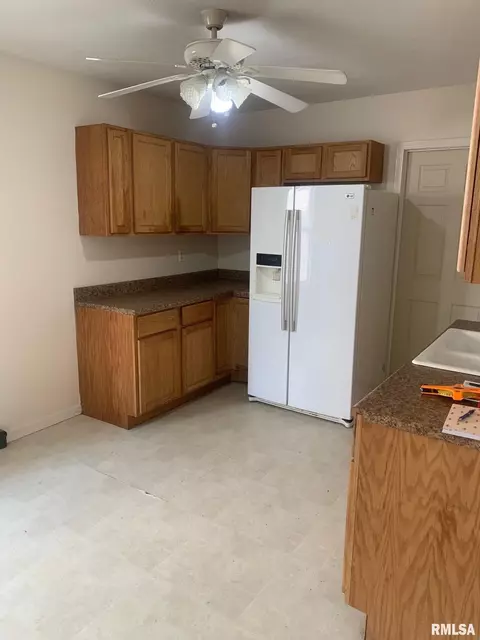 1210 Poole St, Springfield, IL 62702 photo 3