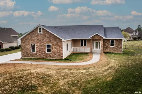 5704 Country Lake Estates Dr N, Quincy, IL 62305