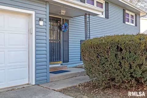 5 Lariat Dr, Springfield, IL 62702 photo 2