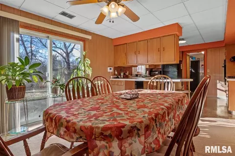 5 Lariat Dr, Springfield, IL 62702 photo 4
