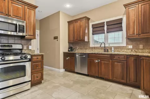 4700 Longfellow Dr, Springfield, IL 62711 photo 9
