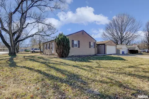 1311 Johnson Ln, Springfield, IL 62702 photo 2