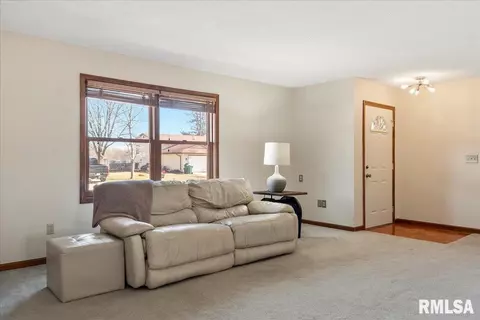 5241 Carlton Dr, Springfield, IL 62712 photo 6
