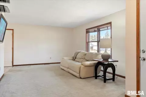 5241 Carlton Dr, Springfield, IL 62712 photo 5