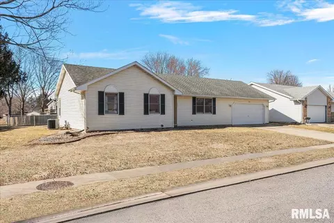 5241 Carlton Dr, Springfield, IL 62712 photo 2