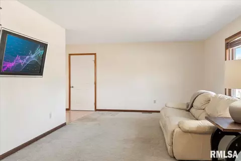 5241 Carlton Dr, Springfield, IL 62712 photo 4