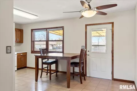 5241 Carlton Dr, Springfield, IL 62712 photo 9