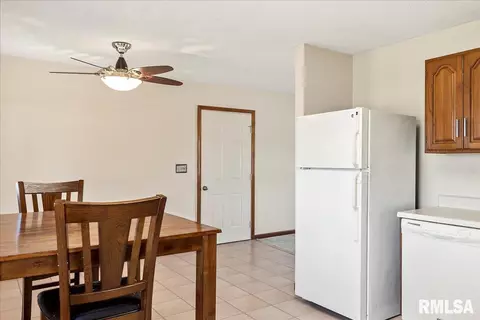 5241 Carlton Dr, Springfield, IL 62712 photo 12