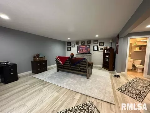 1617 Hoechester Rd, Springfield, IL 62712 photo 8