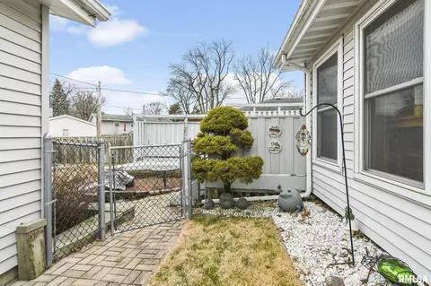8 St Marys Ct, Springfield, IL 62702 photo 33