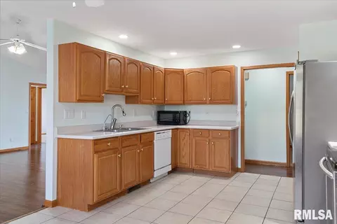 3709 Bergamot Dr, Springfield, IL 62712 photo 15