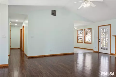 3709 Bergamot Dr, Springfield, IL 62712 photo 8