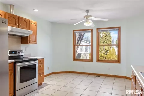 3709 Bergamot Dr, Springfield, IL 62712 photo 17