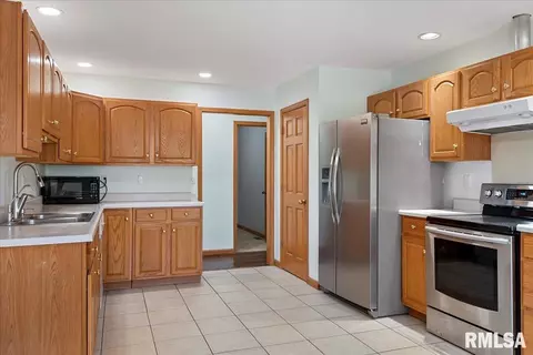 3709 Bergamot Dr, Springfield, IL 62712 photo 14