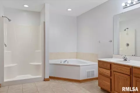 3709 Bergamot Dr, Springfield, IL 62712 photo 21