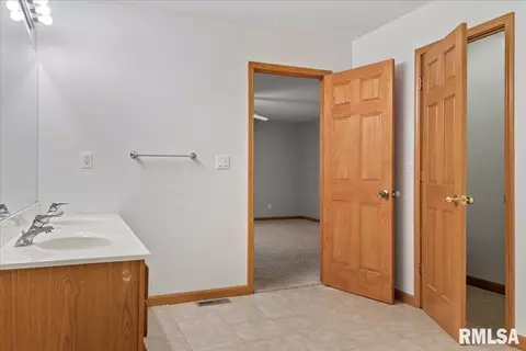 3709 Bergamot Dr, Springfield, IL 62712 photo 23