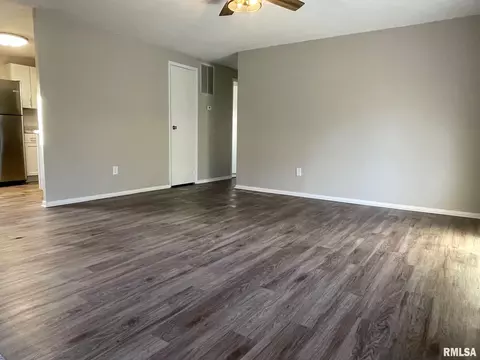 3233 Warner Dr, Springfield, IL 62703 photo 3