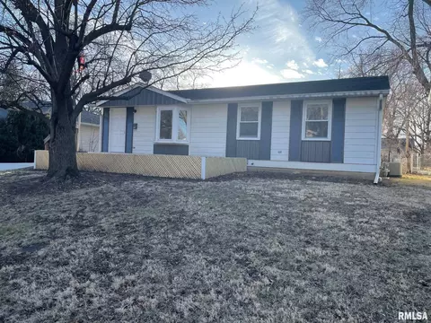 3233 Warner Dr, Springfield, IL 62703 photo 1