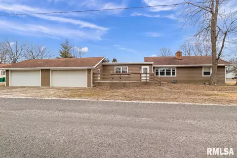 304 N Lewis St, Dawson, IL 62520