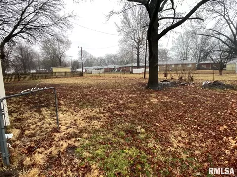 2512 E Keys Ave, Springfield, IL 62702 photo 2