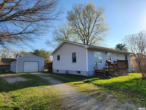 217 2nd St, Lincoln, IL 62656