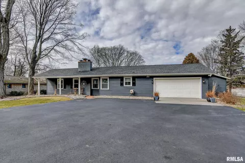 1924 W Lake Shore Dr, Springfield, IL 62712