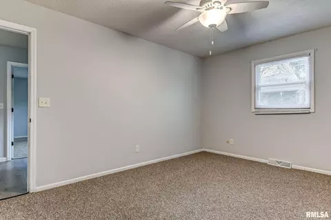 2104-2106 Austin Dr, Springfield, IL 62704 photo 11