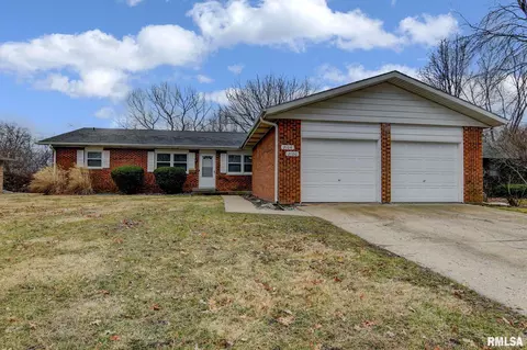 2104-2106 Austin Dr, Springfield, IL 62704