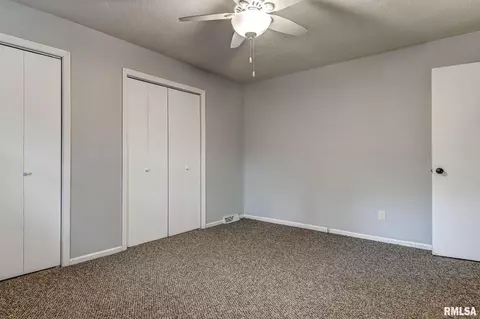 2104-2106 Austin Dr, Springfield, IL 62704 photo 9
