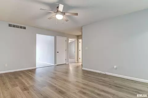 2104-2106 Austin Dr, Springfield, IL 62704 photo 6