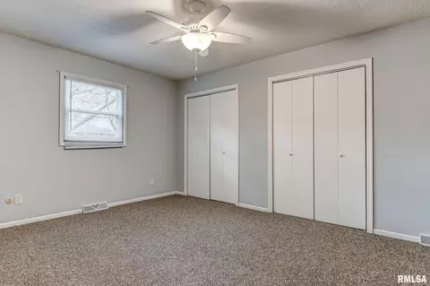2104-2106 Austin Dr, Springfield, IL 62704 photo 12