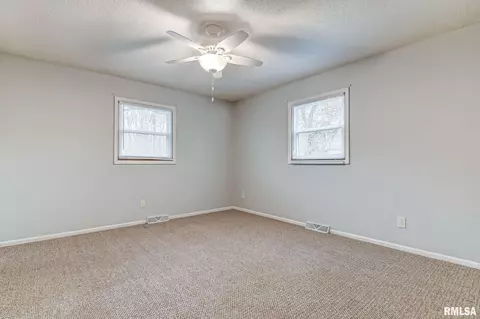2104-2106 Austin Dr, Springfield, IL 62704 photo 10