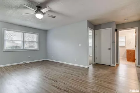 2104-2106 Austin Dr, Springfield, IL 62704 photo 17