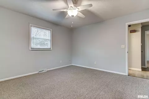 2104-2106 Austin Dr, Springfield, IL 62704 photo 13