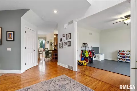 6504 Willow Springs Rd, Springfield, IL 62712 photo 9