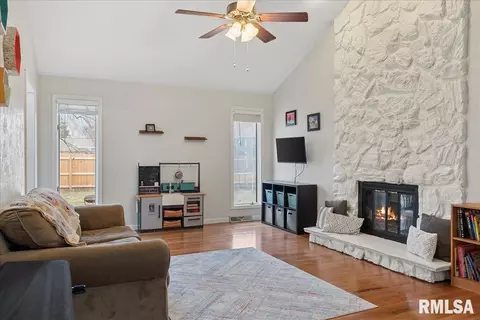 7 Roosevelt Rd, Springfield, IL 62703 photo 4