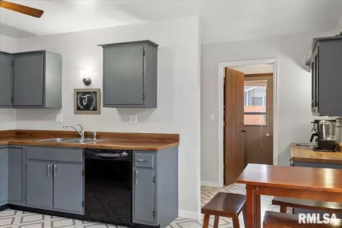 7 Roosevelt Rd, Springfield, IL 62703 photo 9