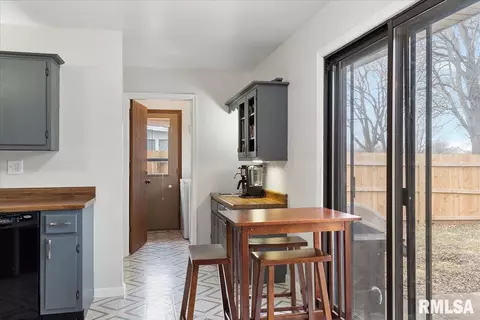 7 Roosevelt Rd, Springfield, IL 62703 photo 8