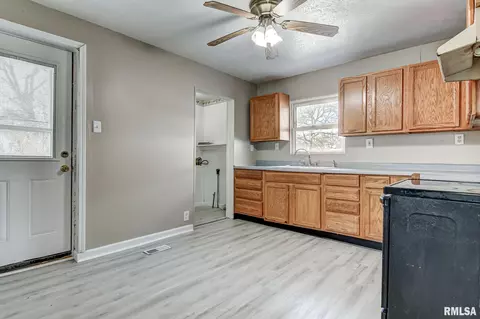 709 S Macarthur Blvd, Springfield, IL 62704 photo 8