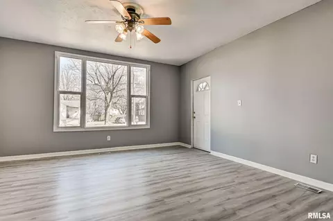 709 S Macarthur Blvd, Springfield, IL 62704 photo 2
