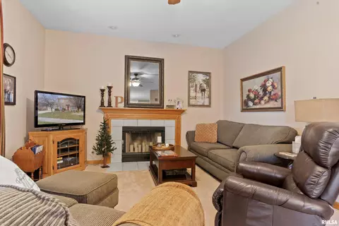 3216 Catalpa Dr, Springfield, IL 62707 photo 4