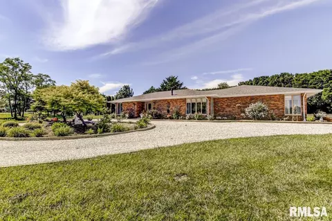 401 Elm St, Waverly, IL 62692