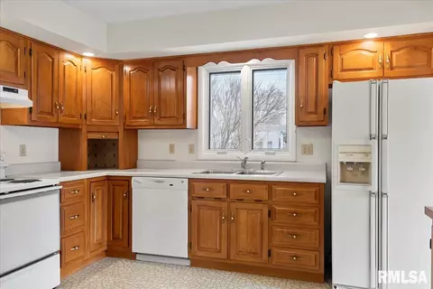 3108 Olympic Dr, Springfield, IL 62704 photo 16