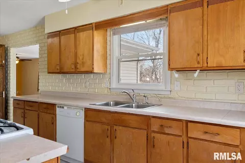 2085 Henley Rd, Springfield, IL 62702 photo 15