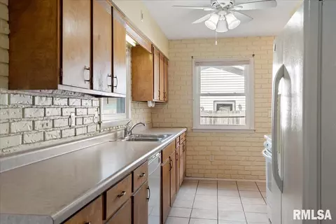 2085 Henley Rd, Springfield, IL 62702 photo 11